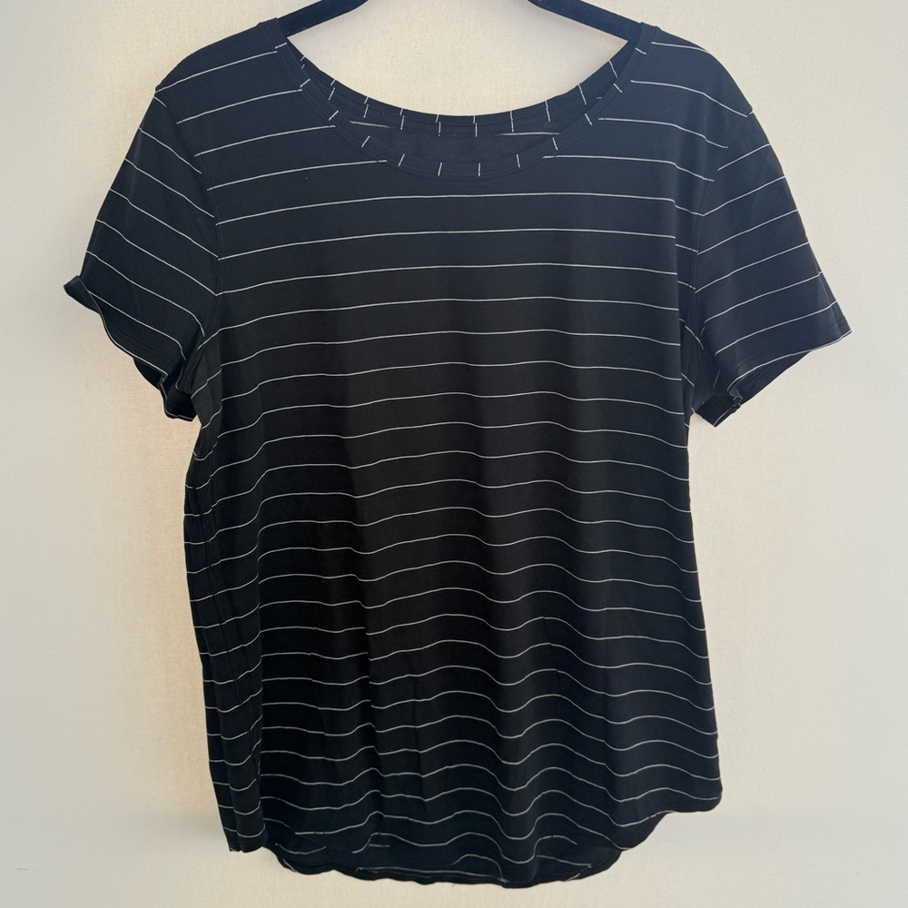 Lululemon Love Crewneck T-Shirt in Short Serve Stripe Black & White size large